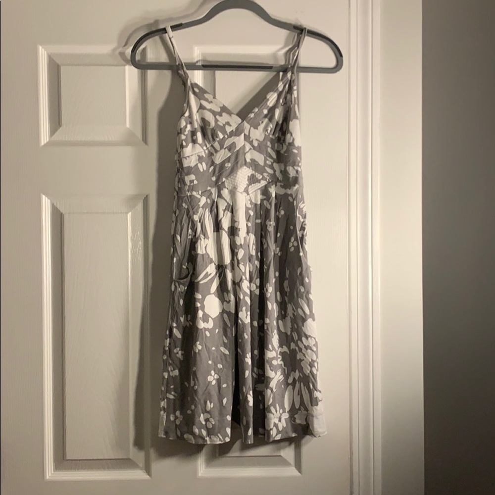 gray/white dress with pockets